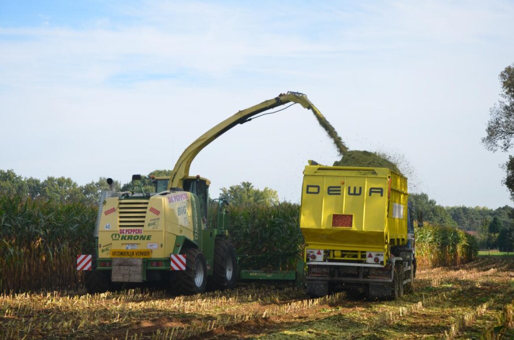 Hakselen van groenafval op onze site